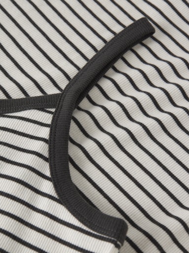 LMTD KJOLE M/STROPPER NLFHINAJA STRIPE KORT